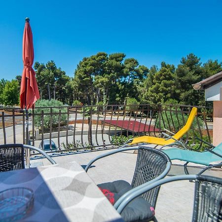 Apartment Vesna Ровин Екстериор снимка