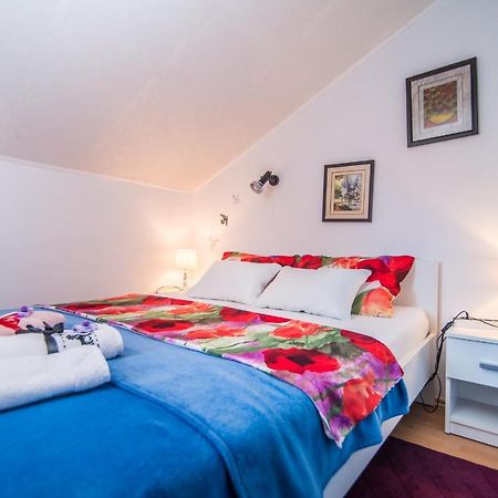 Apartment Vesna Ровин Екстериор снимка