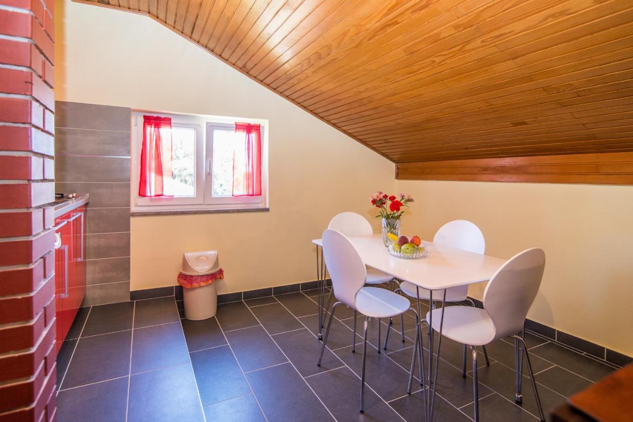 Apartment Vesna Ровин Екстериор снимка