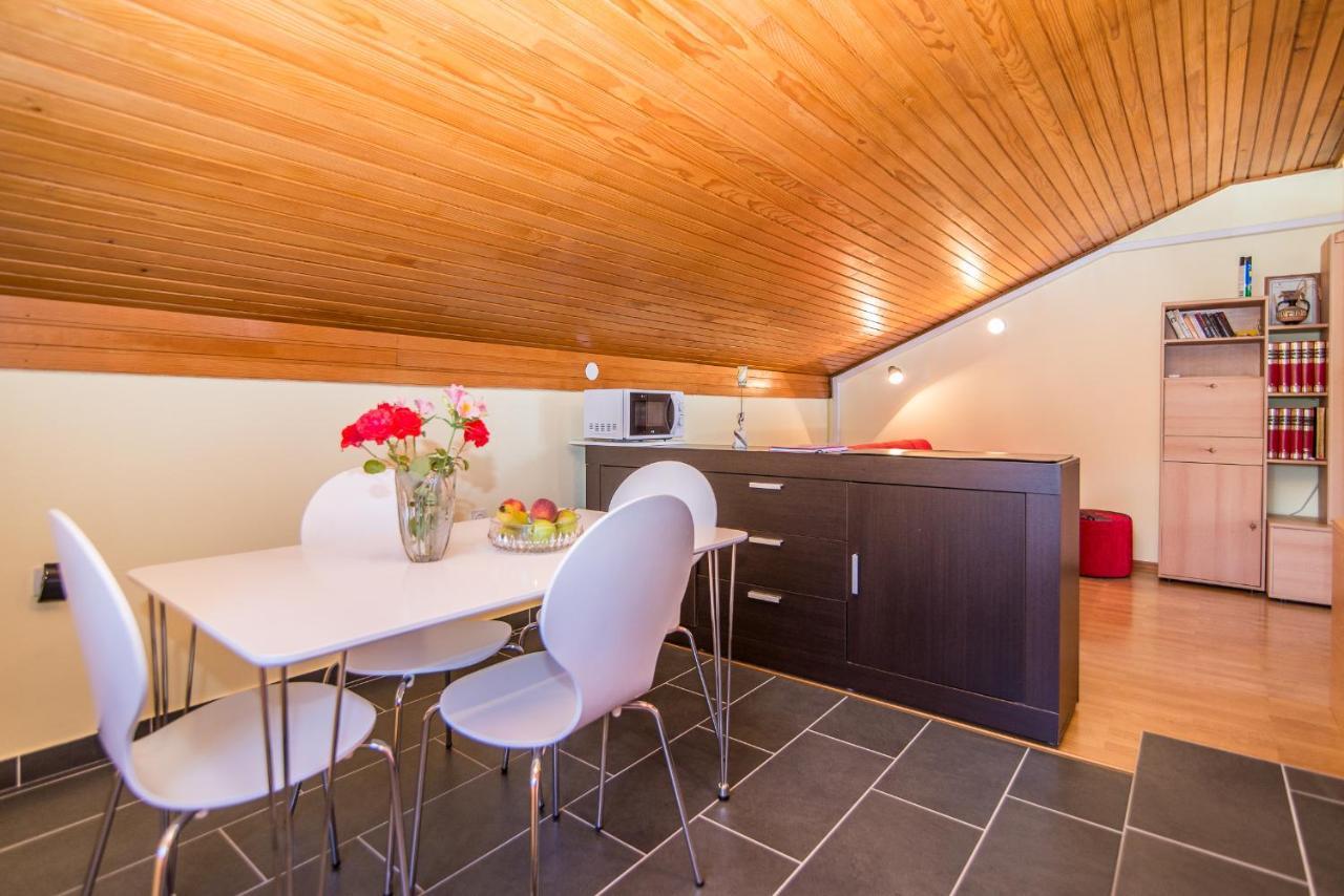 Apartment Vesna Ровин Екстериор снимка