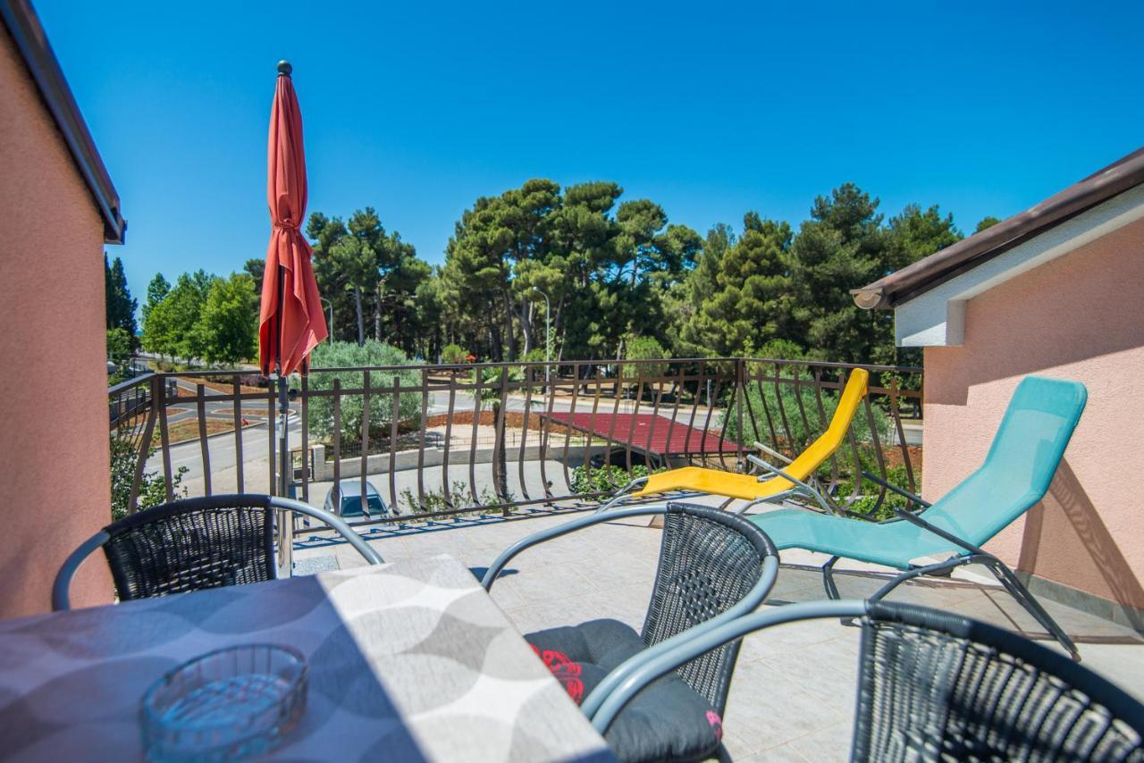 Apartment Vesna Ровин Екстериор снимка