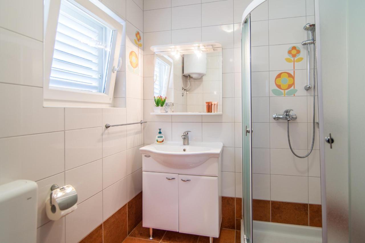 Apartment Vesna Ровин Екстериор снимка
