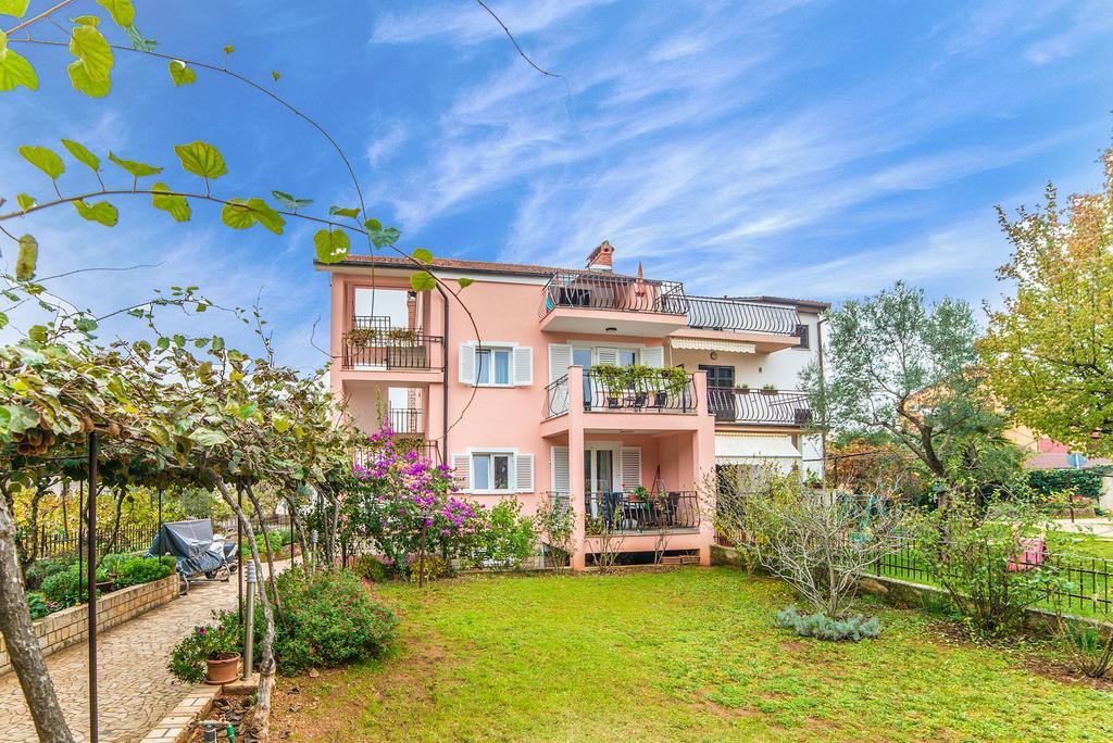 Apartment Vesna Ровин Екстериор снимка